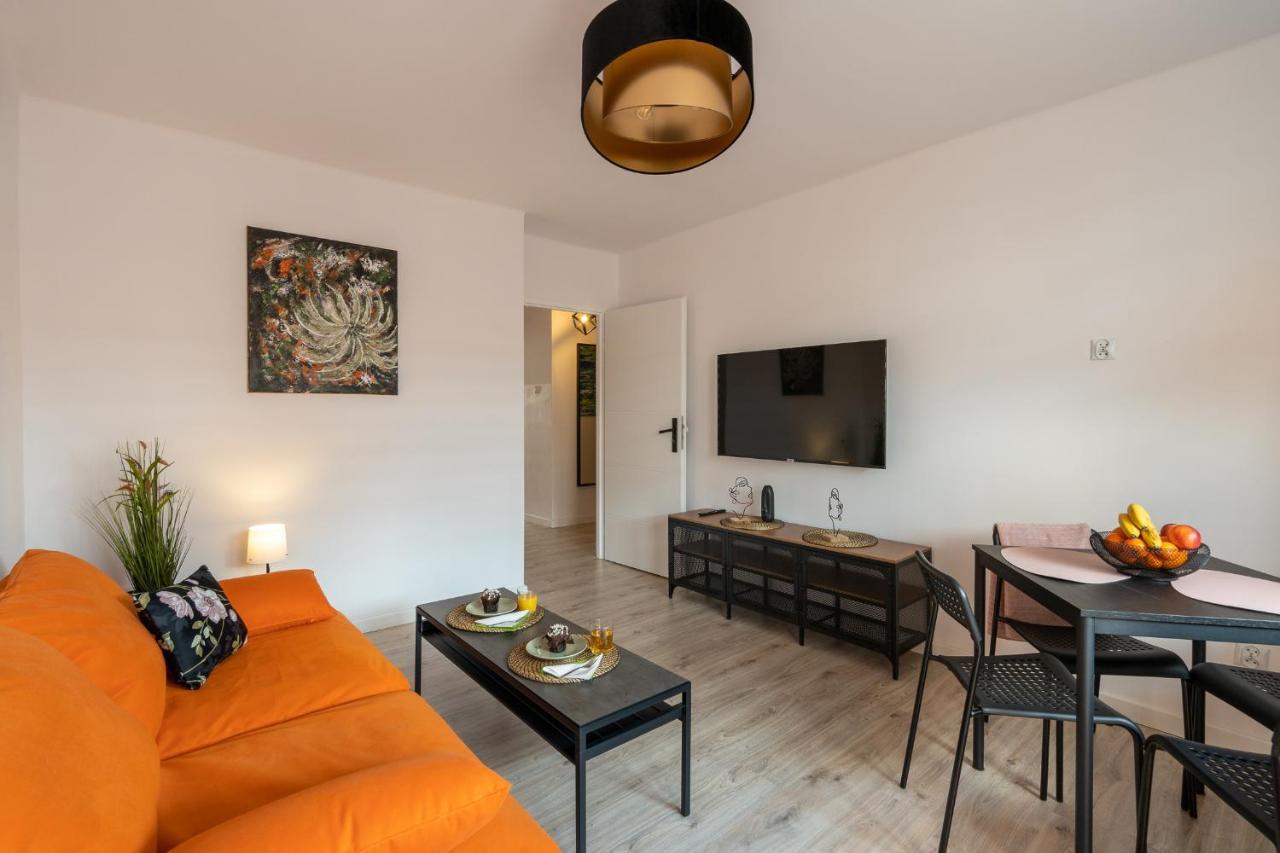 Staymoovers - Ladne Mieszkanie W Poblizu Energylandii - Parking Zator Bagian luar foto
