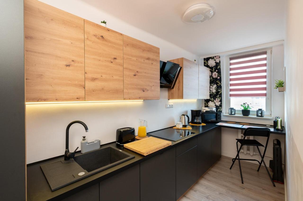 Staymoovers - Ladne Mieszkanie W Poblizu Energylandii - Parking Zator Bagian luar foto